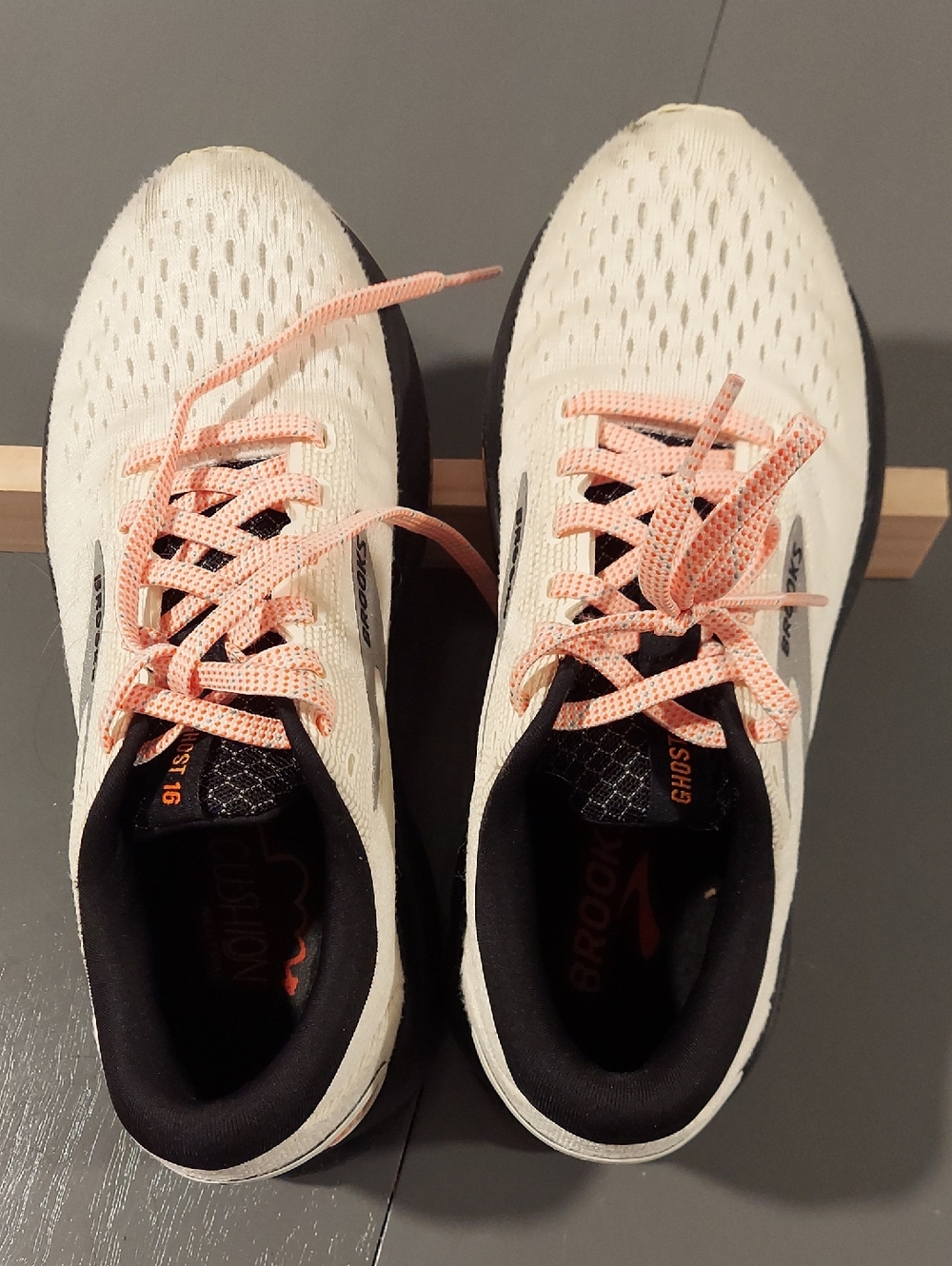 Brooks Women’s Cream Running Sneakers with Peach Laces